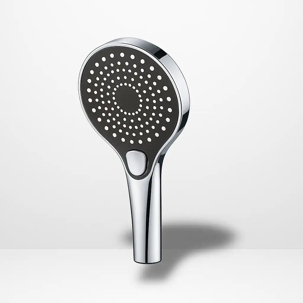 Handhållet duschmunstycke med rund svart strålskiva och krom handtag med lägesknapp